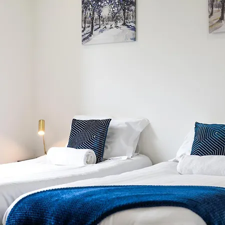 Luxury 1 Bedroom Serviced Apartment With Roof Terrace & Gym Stevenage Exterior photo