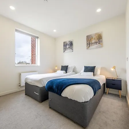 Luxury 1 Bedroom Serviced Apartment With Roof Terrace & Gym Stevenage Exterior photo