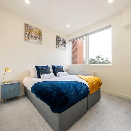 Luxury 1 Bedroom Serviced Apartment With Roof Terrace & Gym Stevenage Exterior photo