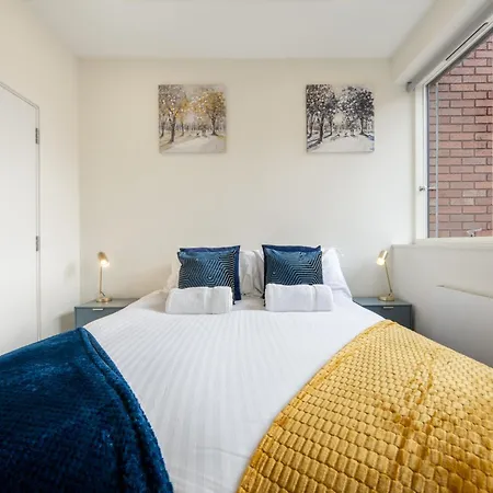Luxury 1 Bedroom Serviced Apartment With Roof Terrace & Gym Stevenage Exterior photo