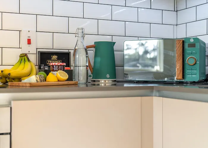 Luxury 1 Bedroom Serviced Apartment With Roof Terrace & Gym