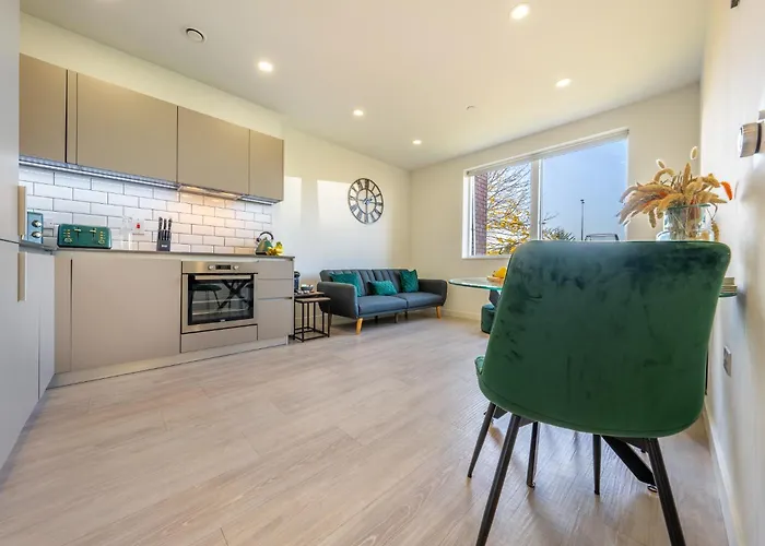 Luxury 1 Bedroom Serviced Apartment With Roof Terrace & Gym