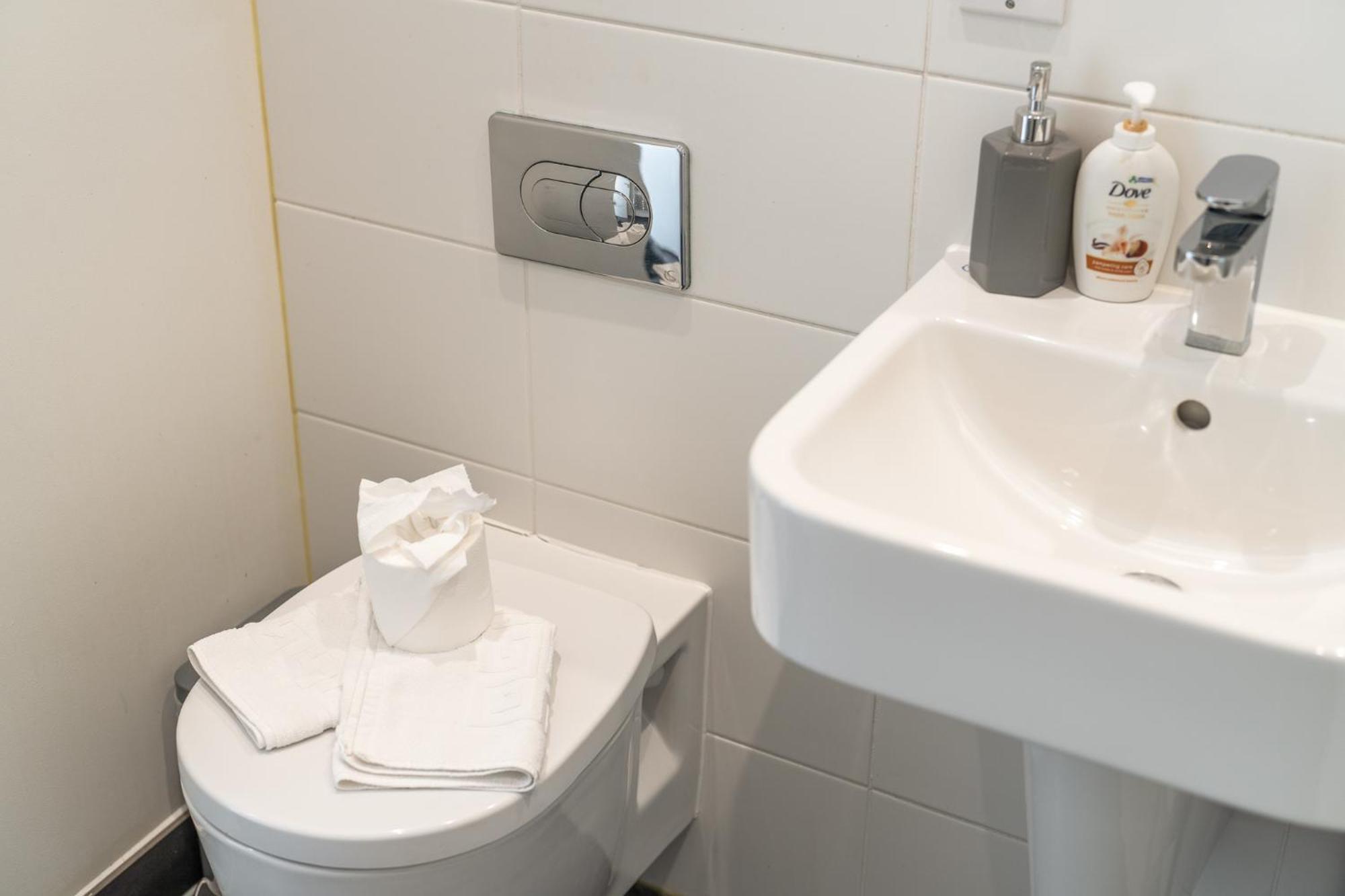 Luxury 1 Bedroom Serviced With Roof Terrace & Gym Apartment *