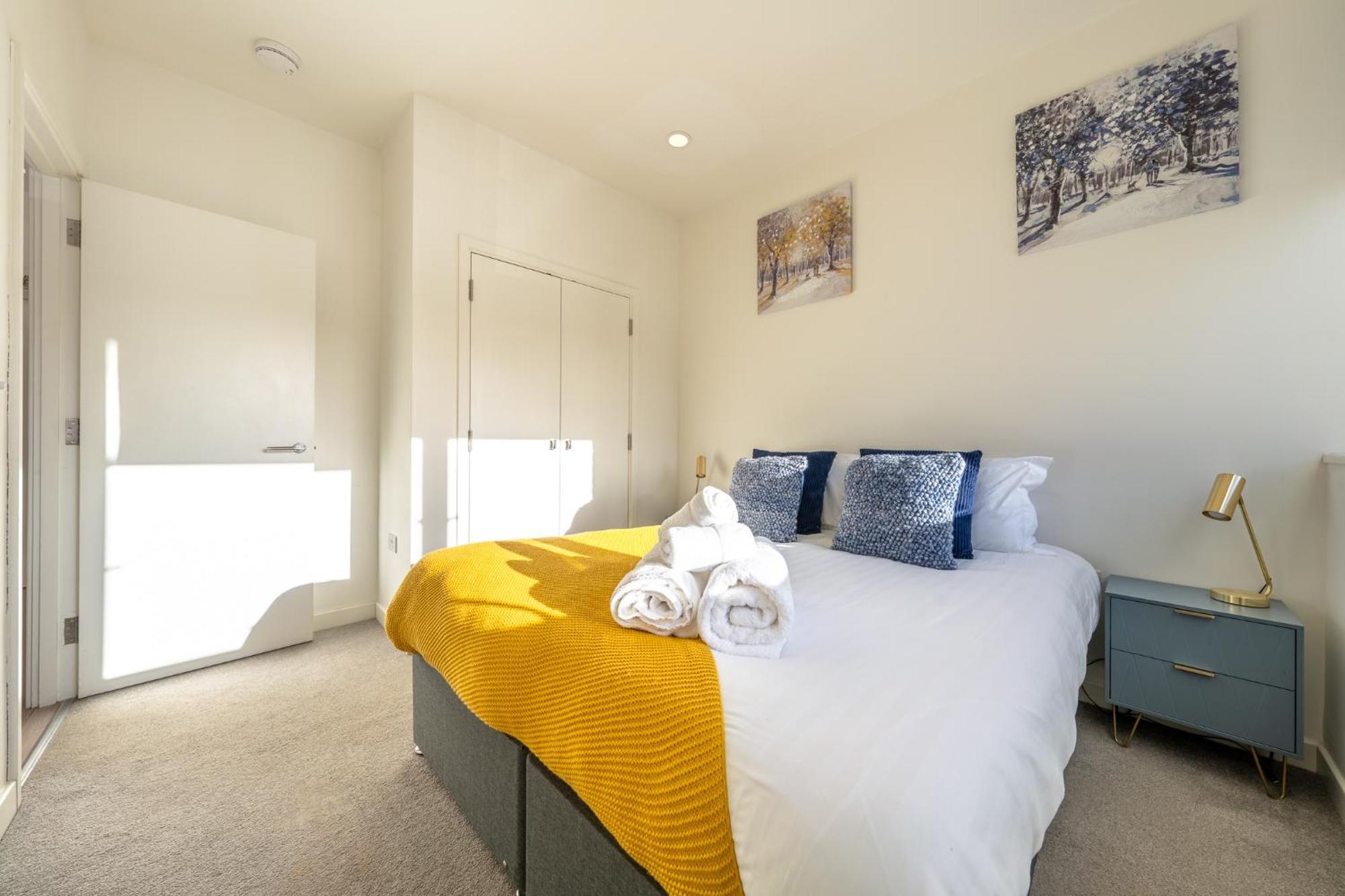 Luxury 1 Bedroom Serviced With Roof Terrace & Gym * Stevenage