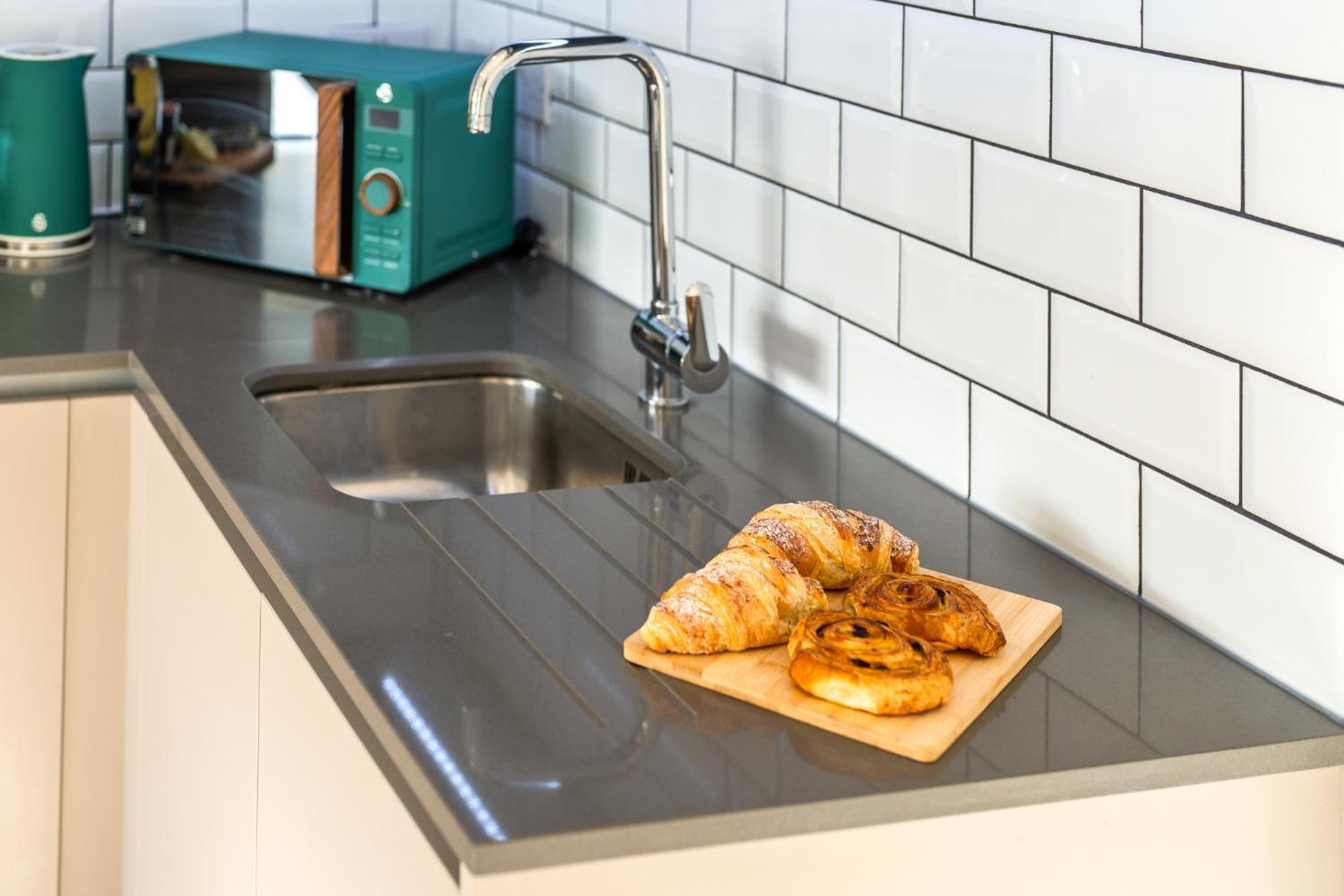 Apartment Luxury 1 Bedroom Serviced With Roof Terrace & Gym Stevenage