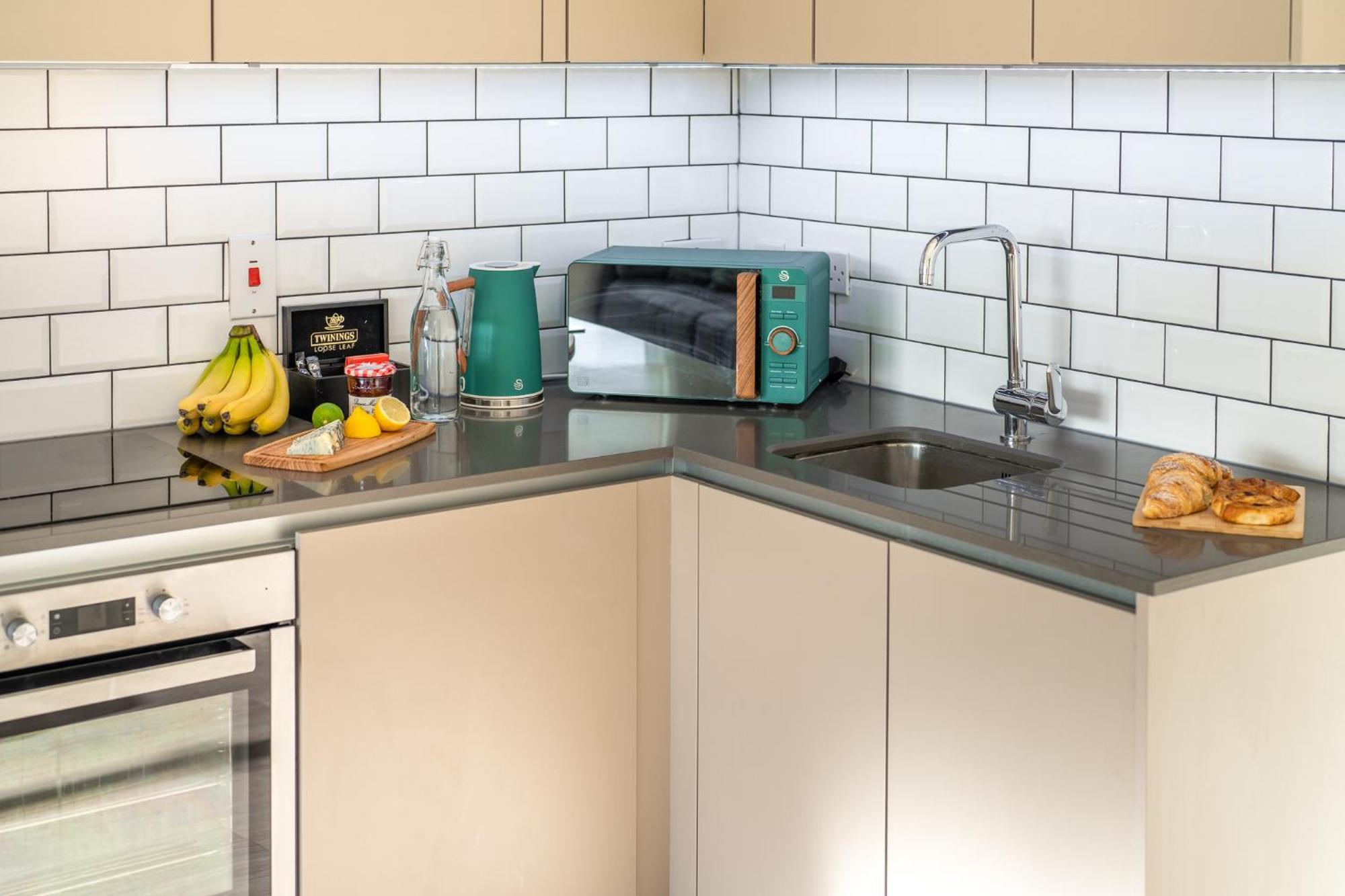 Luxury 1 Bedroom Serviced With Roof Terrace & Gym Apartment
