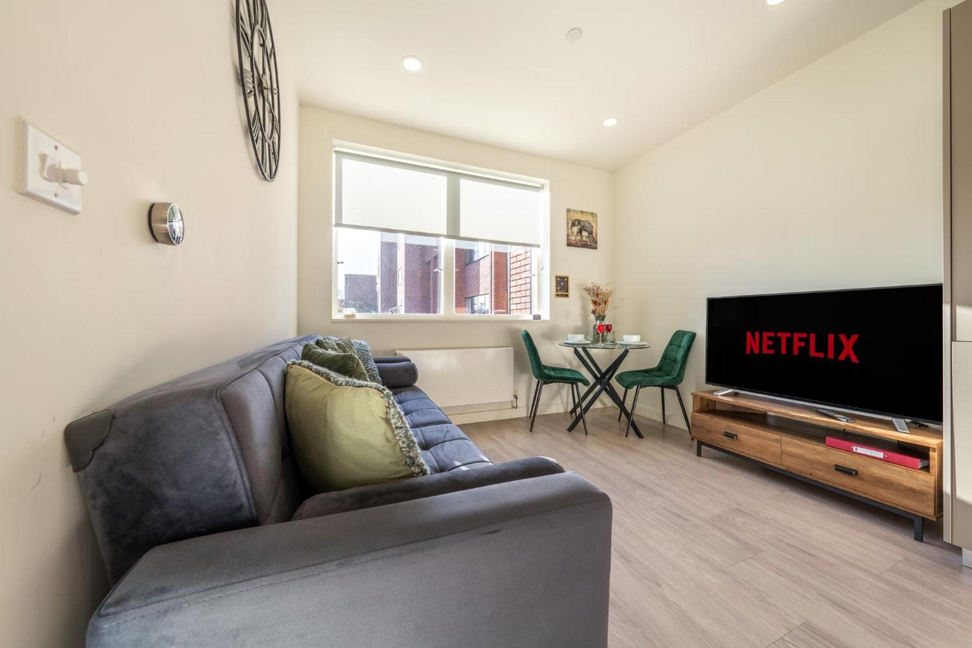 Apartment Luxury 1 Bedroom Serviced With Roof Terrace & Gym Stevenage