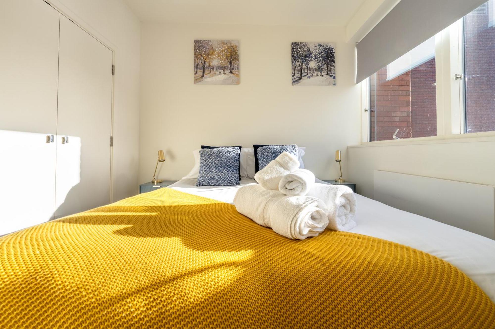 Luxury 1 Bedroom Serviced With Roof Terrace & Gym *