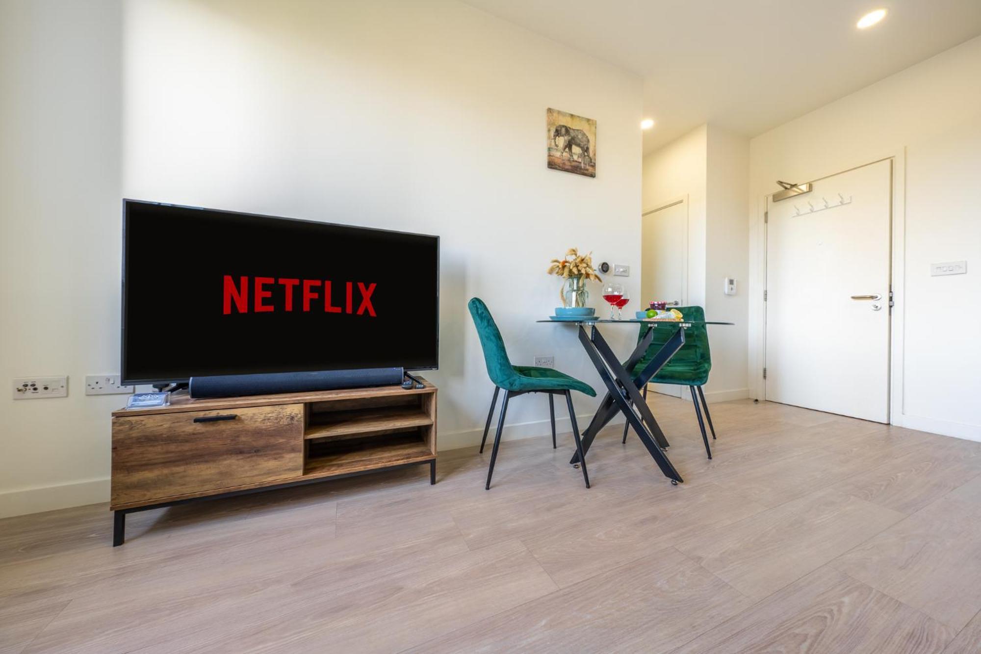Luxury 1 Bedroom Serviced With Roof Terrace & Gym Apartment Stevenage