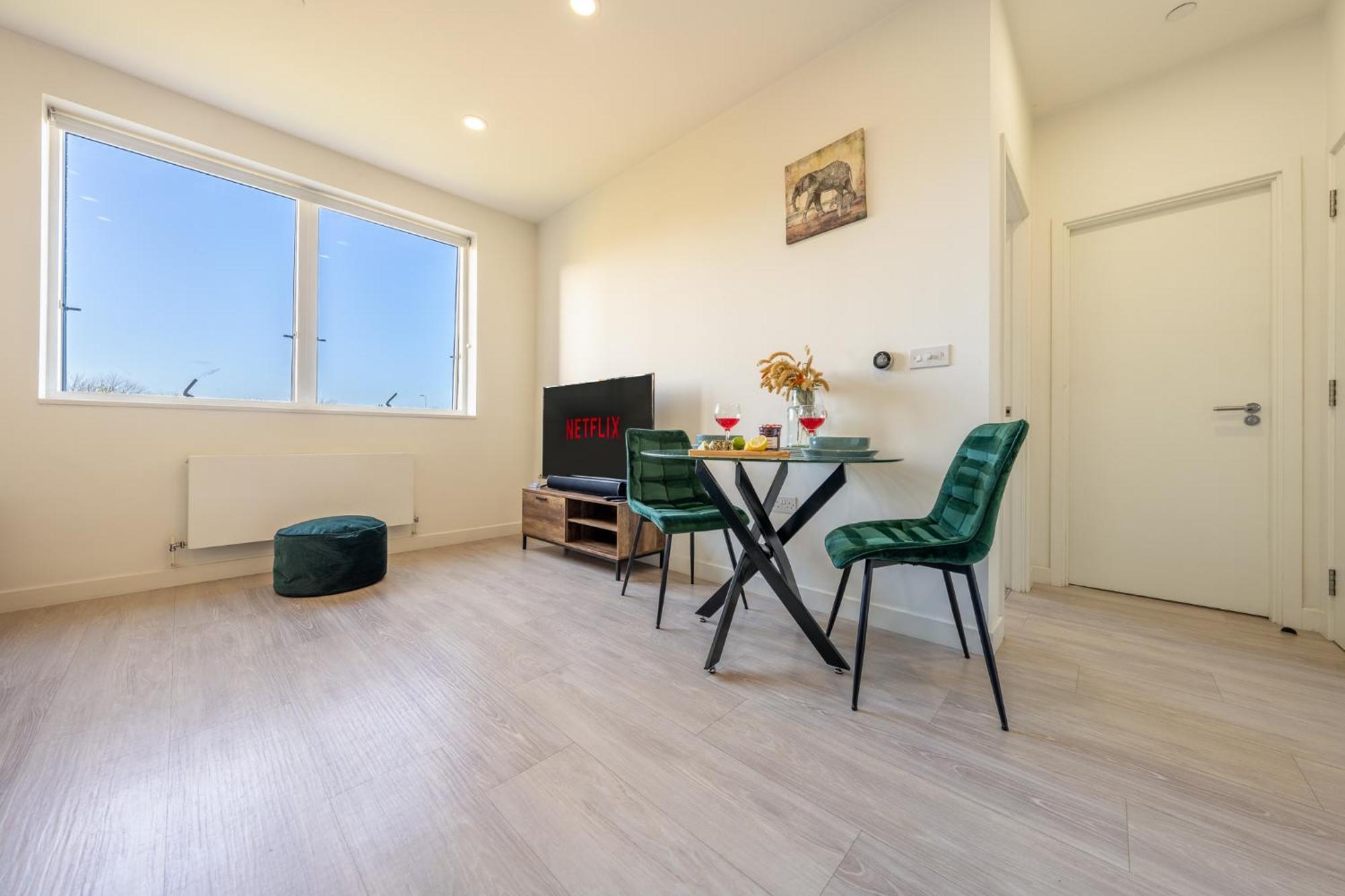 Luxury 1 Bedroom Serviced With Roof Terrace & Gym Apartment Stevenage