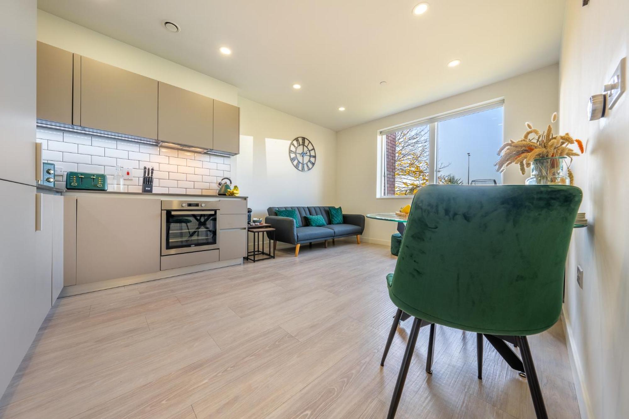 Luxury 1 Bedroom Serviced With Roof Terrace & Gym Stevenage