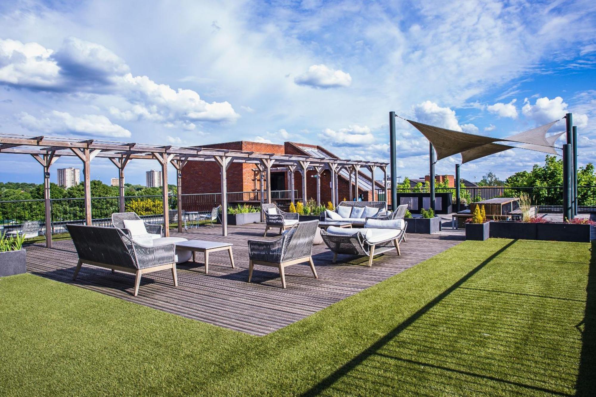 Luxury 1 Bedroom Serviced With Roof Terrace & Gym Apartment