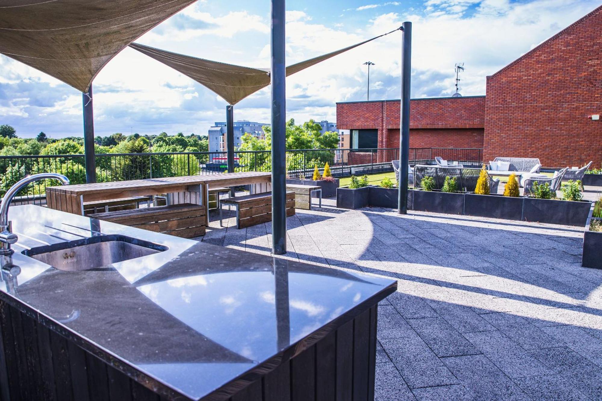 Luxury 1 Bedroom Serviced With Roof Terrace & Gym Stevenage