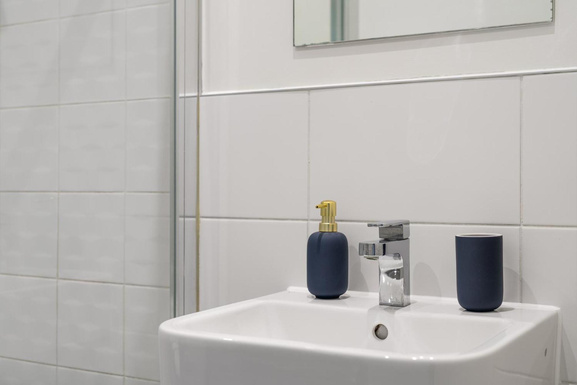 Luxury 1 Bedroom Serviced With Roof Terrace & Gym * Stevenage