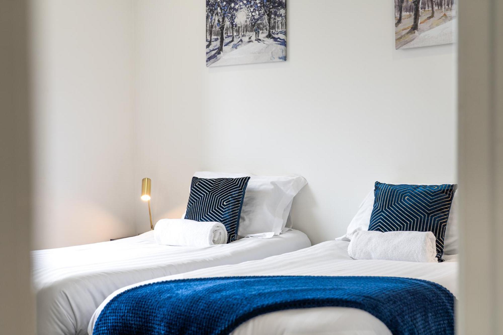 Luxury 1 Bedroom Serviced With Roof Terrace & Gym Apartment *