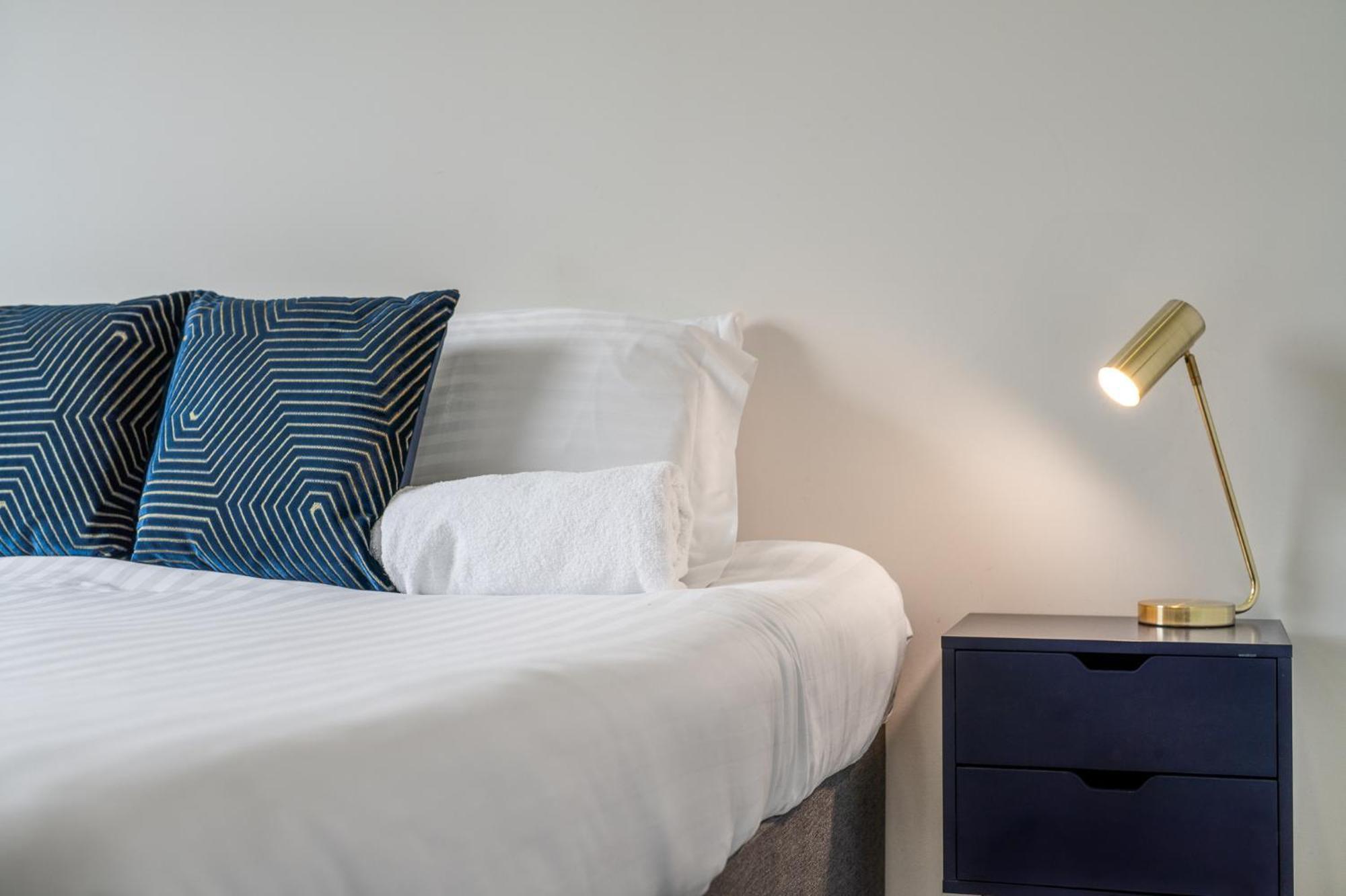 Luxury 1 Bedroom Serviced With Roof Terrace & Gym Apartment *