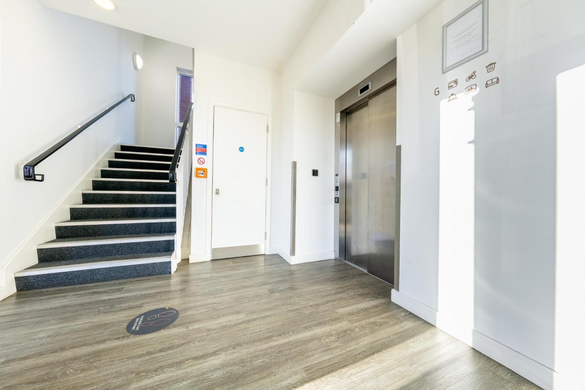 Luxury 1 Bedroom Serviced With Roof Terrace & Gym * Stevenage