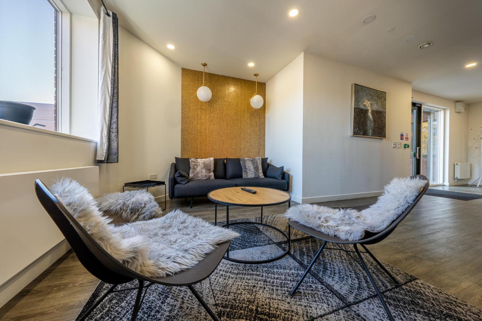 Luxury 1 Bedroom Serviced With Roof Terrace & Gym Apartment Stevenage