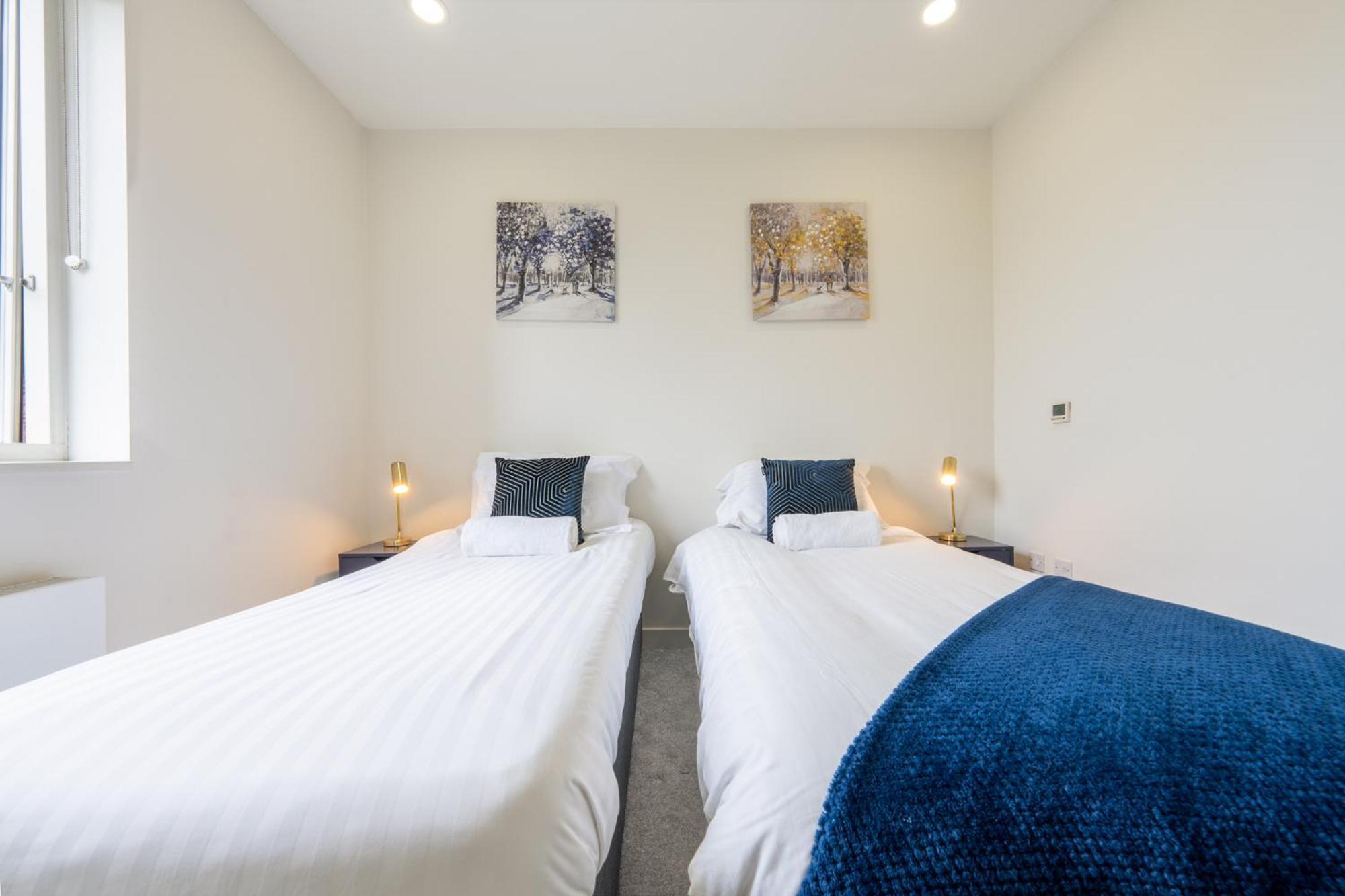 Apartment Luxury 1 Bedroom Serviced With Roof Terrace & Gym *