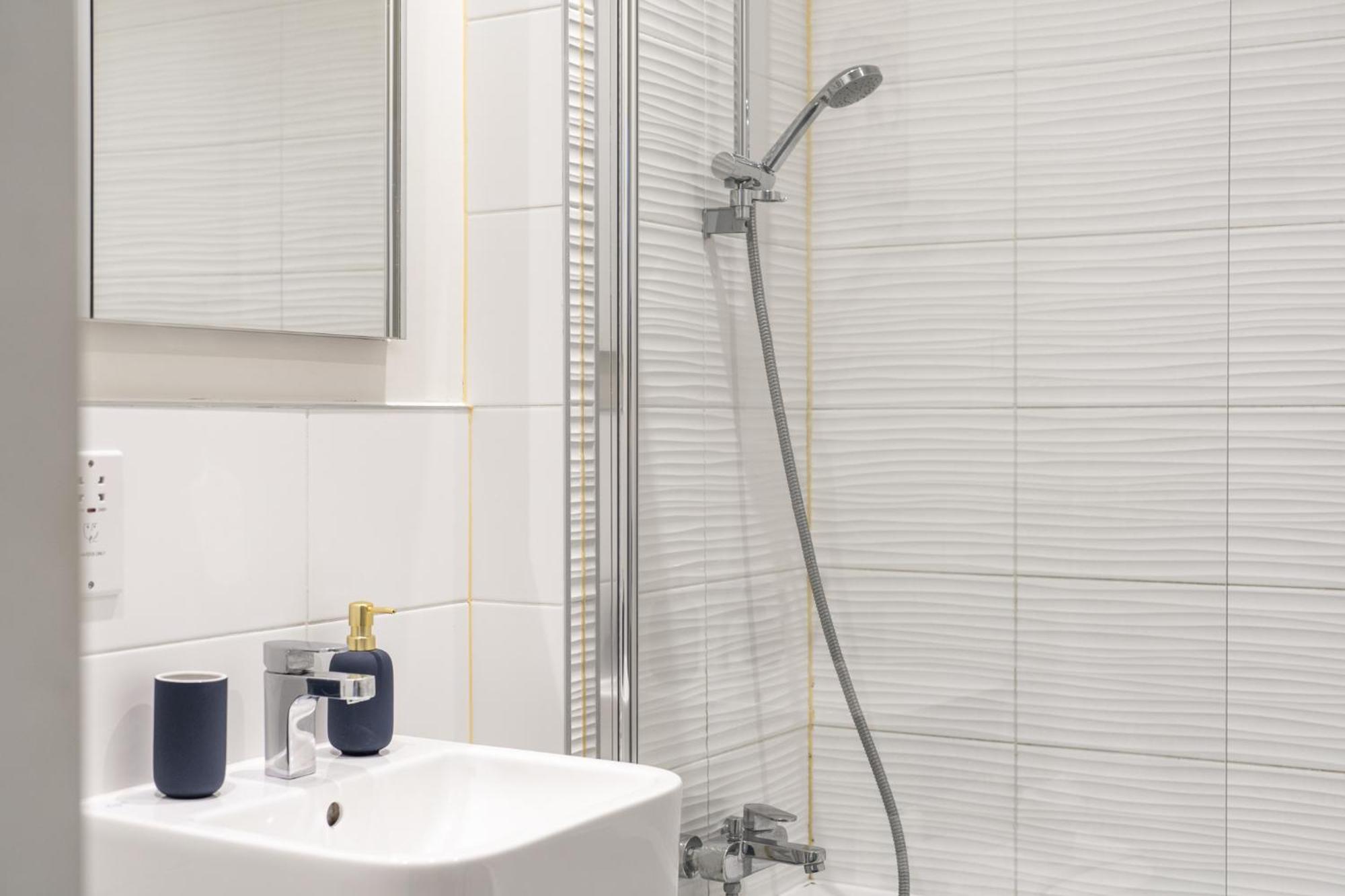 Apartment Luxury 1 Bedroom Serviced With Roof Terrace & Gym Stevenage