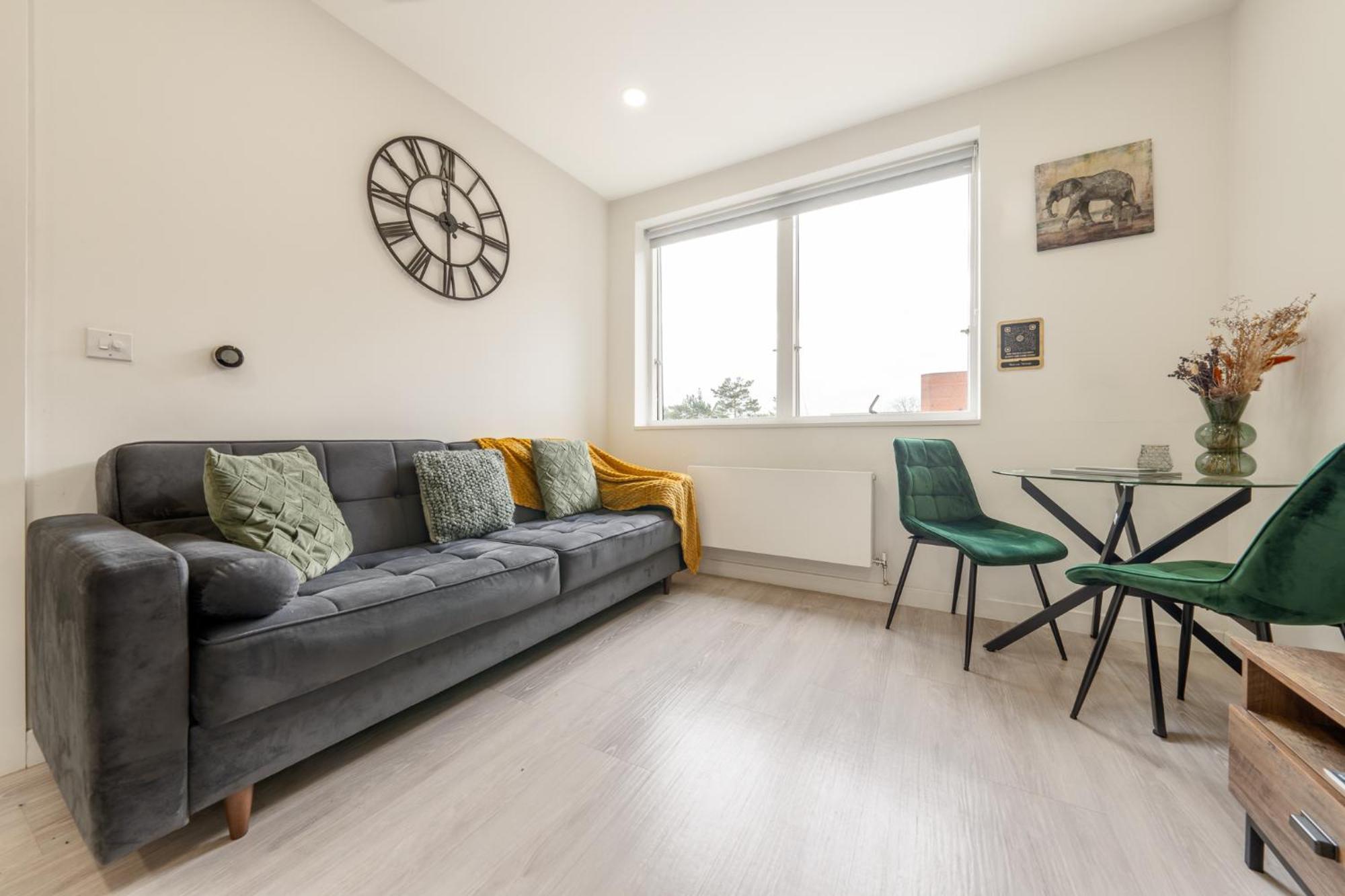 Luxury 1 Bedroom Serviced With Roof Terrace & Gym * Stevenage