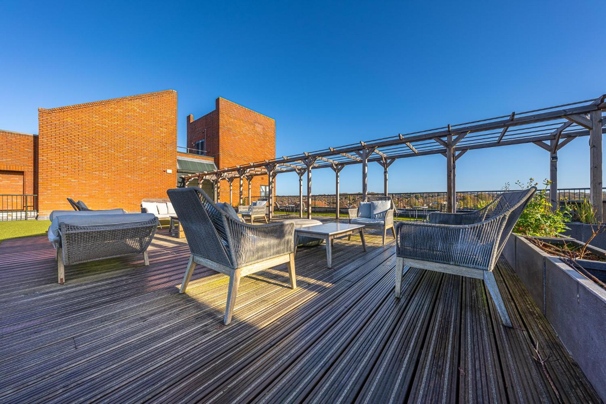 Luxury 1 Bedroom Serviced With Roof Terrace & Gym Apartment