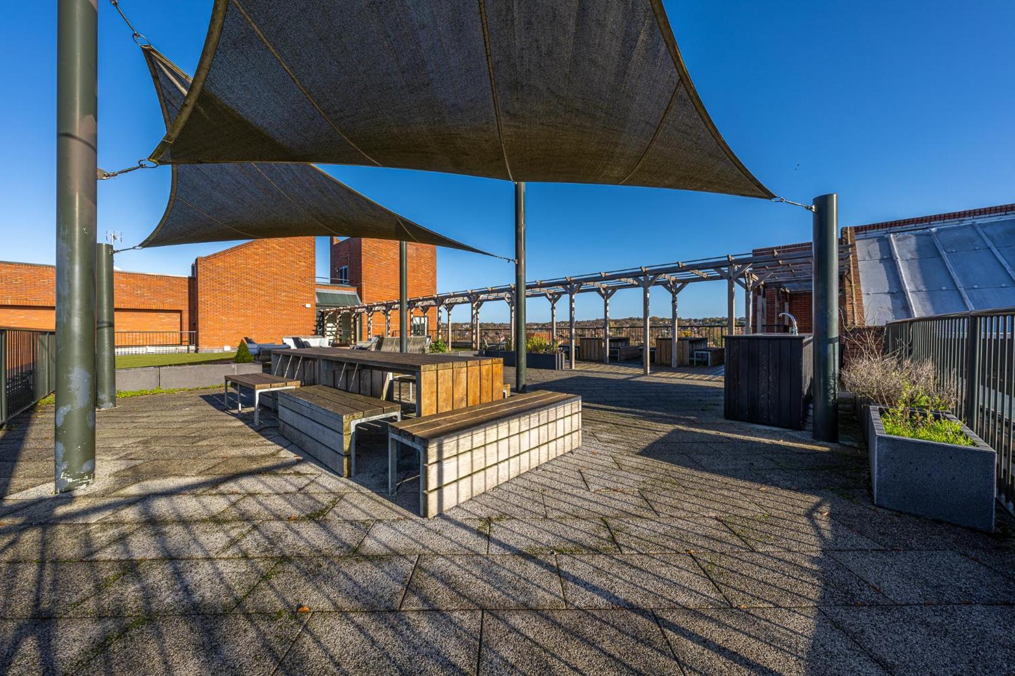 Luxury 1 Bedroom Serviced With Roof Terrace & Gym Apartment